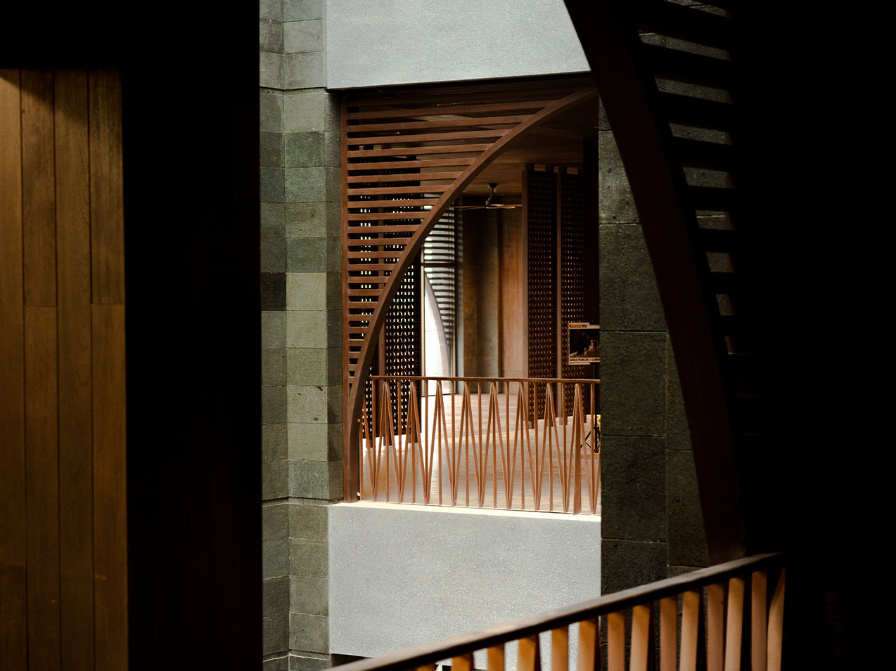 image by ReHolz
